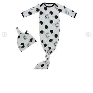 New without tags bamboo knotted newborn set- cookies and cream!